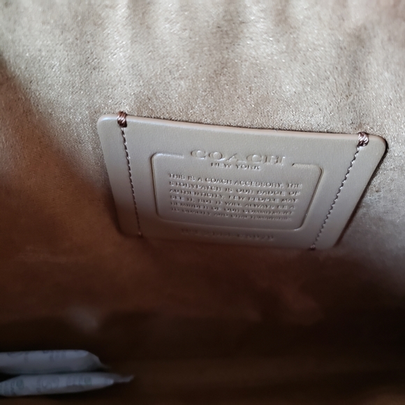 ❗SOLD❗❤Coach | Laptop Sleeve In Colorblock Signature - Picture 14 of 16